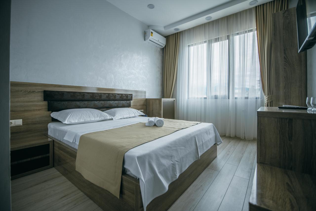 Hotel Batumi Palace Екстериор снимка