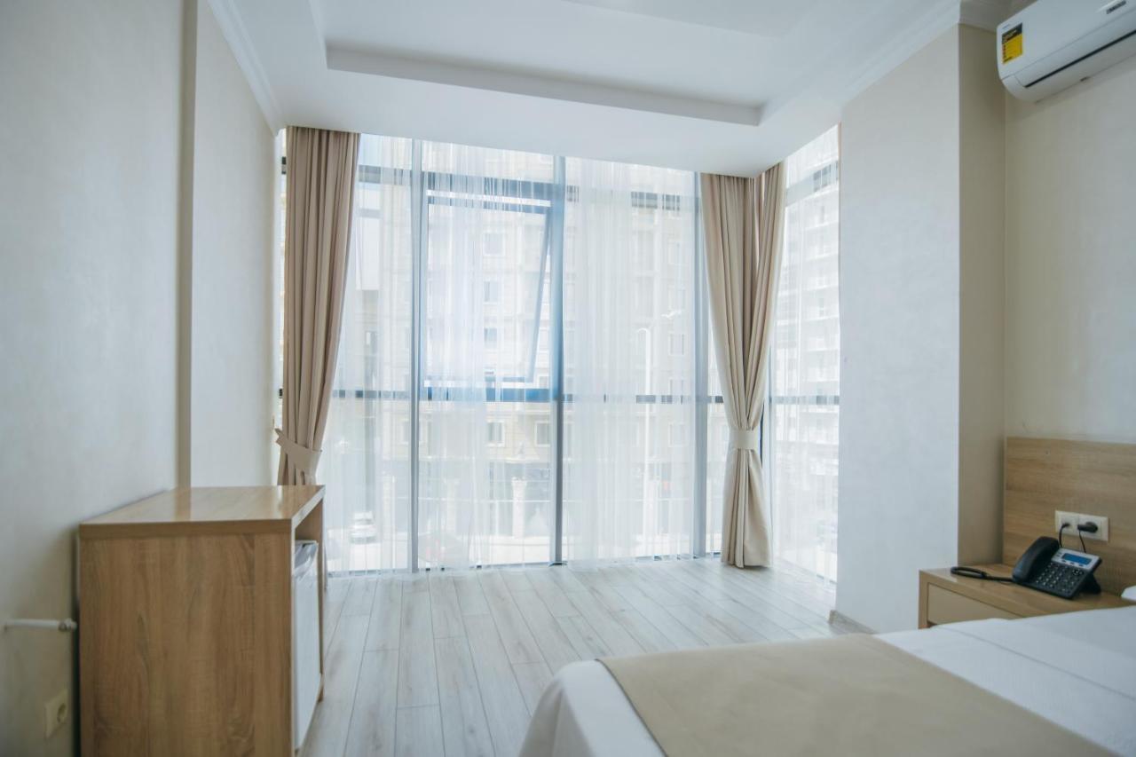 Hotel Batumi Palace Екстериор снимка
